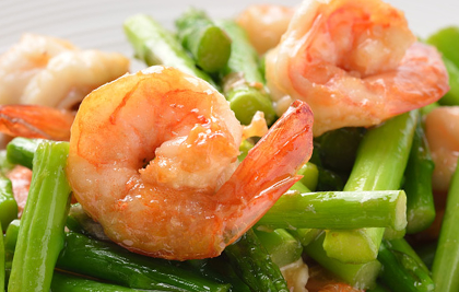 ESPÁRRAGOS SALTEADOS CON LANGOSTINOS