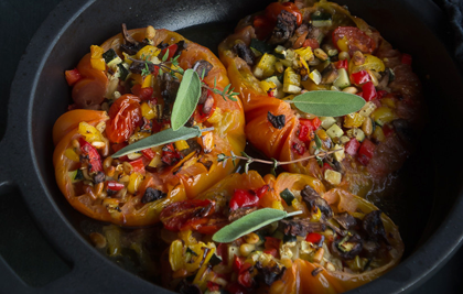 TOMATES RELLENOS CON VERDURAS ASADAS